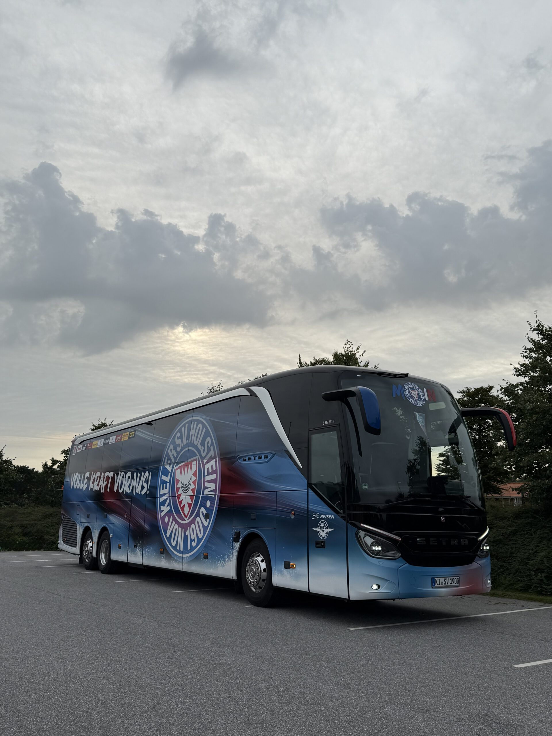 IMG_1082 SE-Reisen-Mannschaftsbus_Holstein Kiel